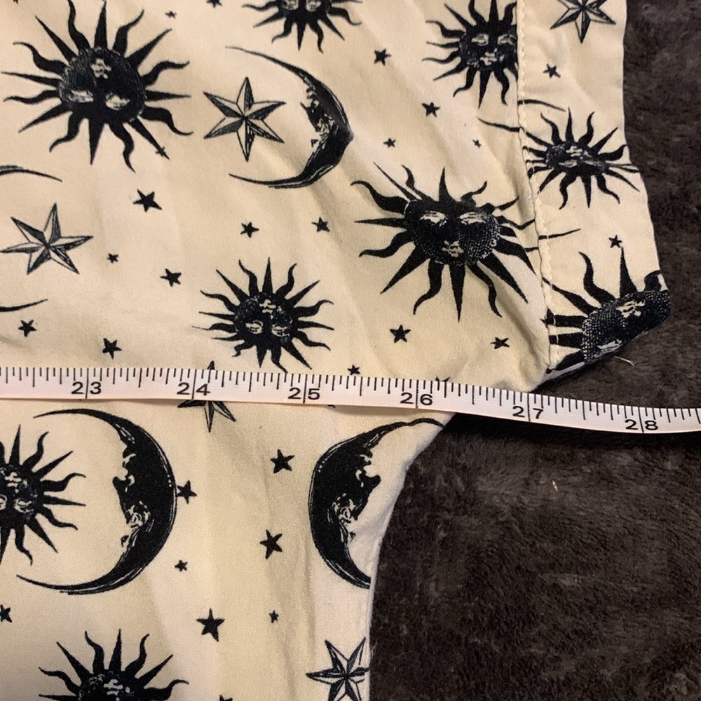 Hot Topic celestial Sun and Moon Button-Down crop Shirt - Black and cream - Picture 7 of 10